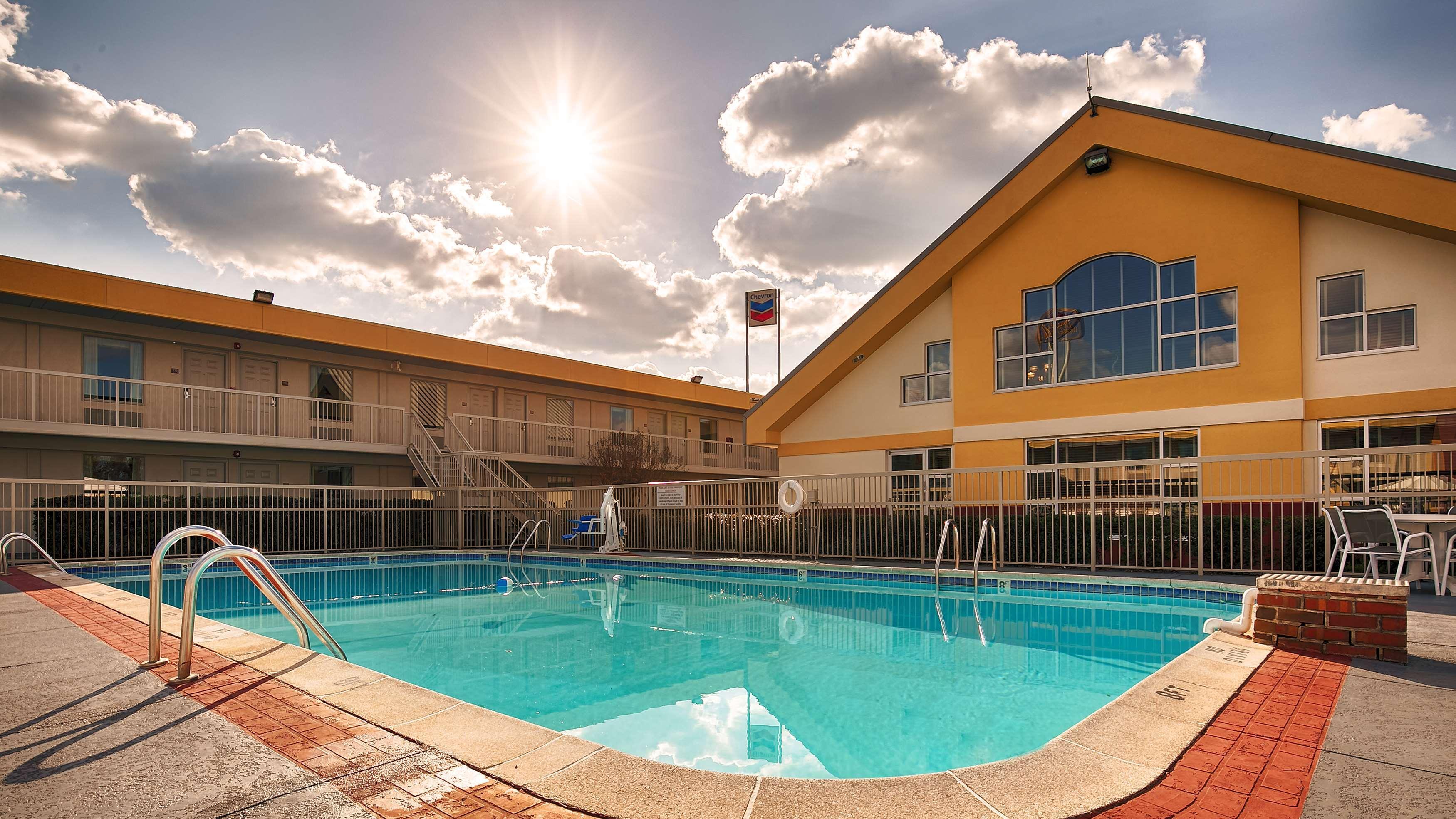 Best Western University Inn タスカルーサ エクステリア 写真